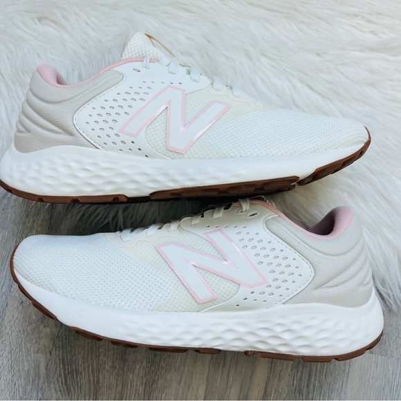 NWT New Balance 520 Women’s Shoes - Picture 5 of 8